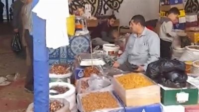 تخفيضات تصل لـ20%.. إقبال من المواطنين على معرض أهلا رمضان بالزقازيق | بث مباشر 