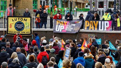 400 ألف موظف.. بريطانيا تشهد أكبر إضراب عام عن العمل بسبب تدني الأجور