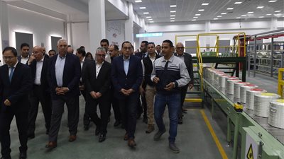 مدبولي يشهد إطلاق خط لإنتاج الفايبر جلاس بشركة جوشي الصينية