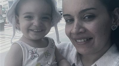 هرب بيها│ أجنبية تتهم زوجها المصري بخطف طفلتهما: سابني في الغردقة.. وحضنها وحشني