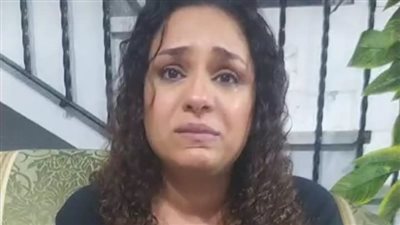 البلوجر إيفون نبيل عن تعدي زوجها عليها خلال تنفيذ حكم رؤية بناته: ضربني علشان خايفة على بنتي | بث مباشر