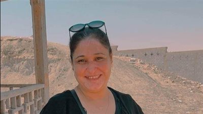 رسالة مؤثرة لفتاة أقصرية: والدتي شالت بابا في مرضه 10 سنين.. وتستحق الأم المثالية