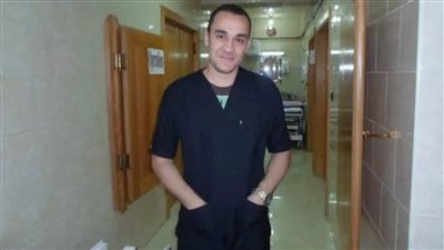أسرة الطبيب المتوفى في حادث بألمانيا تستعد لاستلام جثمانه من مطار القاهرة لدفنه بالمنوفية