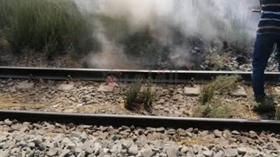  التحقيقات الأولية تكشف خسائر اشتعال النار في «هيش» بجوار غرفتين تابعتين لـ السكة الحديد بالمنوفية