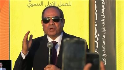 الرئيس السيسي لـ شباب العمل التطوعي: أنا سعيد بيكم ومش عارف أشكركم إزاي 