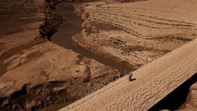 جفاف إسبانيا يهدد سكان برشلونة.. آثار كتالونيا الغارقة تعاود الظهور | صور 