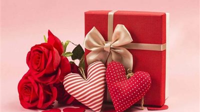 ما حكم استرداد الخاطب هدايا الملابس والأموال النقدية بعد فسخ الخطبة؟.. الإفتاء تجيب