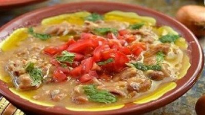 طريقة عمل الفول بالطحينة والزيت الحار.. ونصائح لتحضيره مثل المطاعم