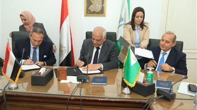 محافظ الجيزة يوقع بروتوكول تعاون مع بنكي مصر والأهلي لتسوية ملف استثماري عالق