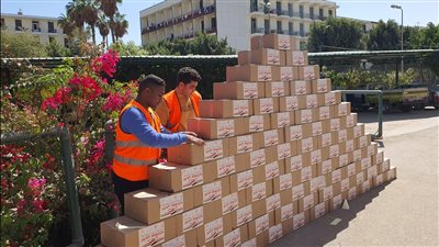 رئيس جامعة أسيوط يشارك أسرة طلاب من أجل مصر تجهيزات مبادرة كرتونة الخير لتعبئة وتوزيع 1000 كرتونة غذائية 