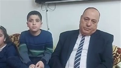 أب ببورسعيد وهب حياته لأبنائه 20 عامًا عقب وفاة زوجته: ضحيت بعمري عشان أشوفهم أحسن الناس | بث مباشر