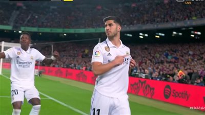 الحكم يلغي هدف أسينسيو الثاني لريال مدريد في مرمى برشلونة