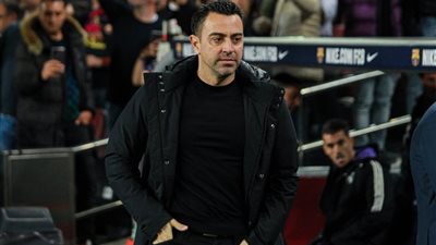 تشافي يقترب من حسم تجديد عقده مع برشلونة حتى 2026