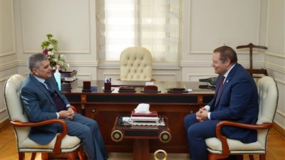 اجتماع مشترك بين الرقابة الصحية وقناة السويس لمتابعة الخدمات الطبية للهيئة بمنظومة التأمين الشامل