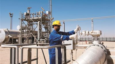 توقعات بارتفاع أسعار النفط إلى 140 دولارًا بسبب الحرب في الشرق الأوسط