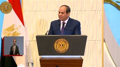 السيسي: الست المصرية رقيقة وحساسة جدًا.. وإحنا كرجالة مش بناخد بالنا من الحاجات دي