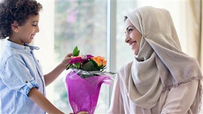حكم الاحتفال بعيد الأم 2023.. وكيف كرم الإسلام الأمهات؟ 