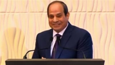 السيسي: الست إنسانة رقيقة وحساسة جدًا.. وإحنا كرجالة مبناخدش بالنا من الحاجات دي | بث مباشر