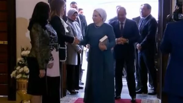 الرئيس السيسي وقرينته