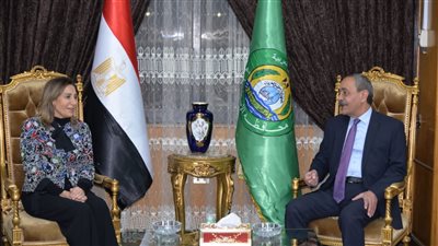 محافظ الإسماعيلية يستقبل وزيرة الثقافة على هامش حفل ختام المهرجان الدولي للأفلام التسجيلية والقصيرة