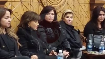 إلهام شاهين وهالة سرحان أبرز الحضور في عزاء الفريق سيد قذاف الدم بمسجد الشرطة | بث مباشر