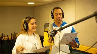 رنا رئيس وعمرو وهبة ينتهيان من تسجيل مسلسل كارت أحمر على الراديو 9090