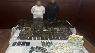 ضبط 24 كيلو حشيش و3 آلاف قرص مخدر بحوزة شخصين بالقاهرة