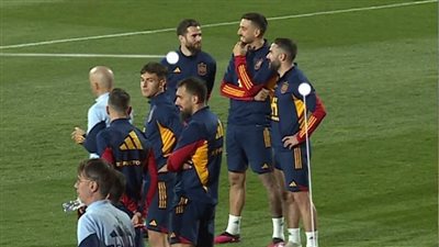 بالصور.. لاعبو ريال مدريد وبرشلونة متفرقون في معسكر منتخب إسبانيا بعد الكلاسيكو