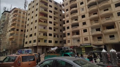 عمليات هدم عقار بجوار مدرستين في الهرم تثير قلق أولياء أمور على حياة أبنائهم | فيديو