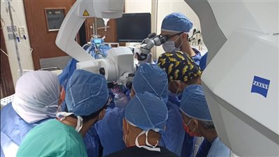 فريق طبي بجامعة أسيوط ينجح في استئصال ورم نادر بالغدة الصنوبرية لمريضة 