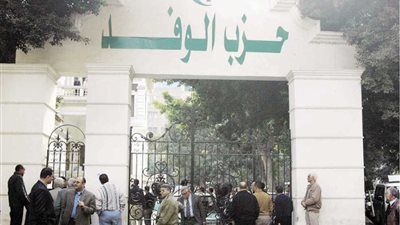 نقيب الصحفيين يلتقي رئيس الوفد لبحث أزمات صحفيي جريدة الحزب