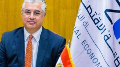 اقتصادية القناة تعتمد مشروعات جديدة بالموانئ التابعة والمناطق الصناعية