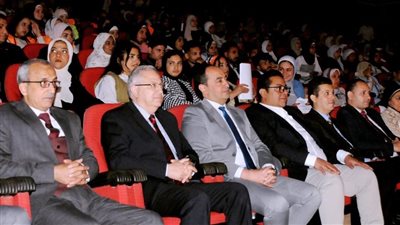 بالفن نقدر نغير.. عرض مسرحي لصندوق مكافحة الإدمان يجوب الجامعات لتوعية الطلاب بأضرار المخدرات | صور