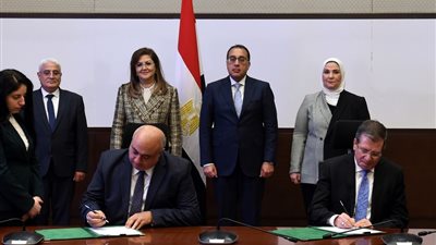 رئيس الوزراء يشهد توقيع بروتوكول لتشغيل مراكز تكنولوجية متنقلة لتقديم الخدمات التأمينية