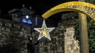 زينة في الشوارع وسبائك ذهب للكعبة.. أوروبا تستقبل رمضان بشكل مختلف