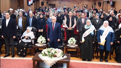 محافظ بورسعيد يكرم الأم المثالية| صور 