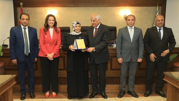 محافظ الجيزة يكرم