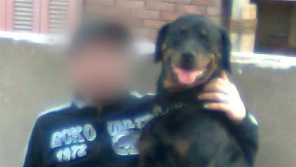 المتهم ورفقته كلب