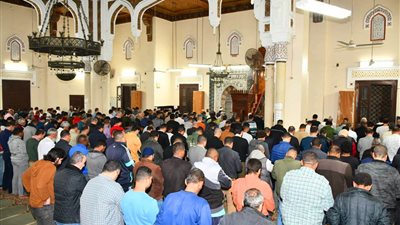  في أول ليلة من رمضان.. المساجد عامرة بالراكعين والساجدين والذاكرين | صور