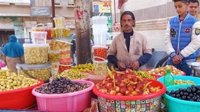 في أول أيام رمضان.. إقبال على شراء المخللات بأسيوط| بث مباشر 