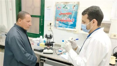 صحة المنيا تقدم الخدمات الطبية والعلاجية لـ 1985 حالة خلال قافلة طبية بقرية بني حرام بدير موس