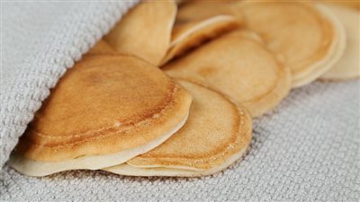 طريقة عمل القطايف في البيت بالسميد.. رائعة ولذيذة