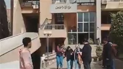 استعداد أسرة الفنان الراحل مجدي عبد الوهاب لتشييع جثمانه إلى مثواه الأخير | بث مباشر 