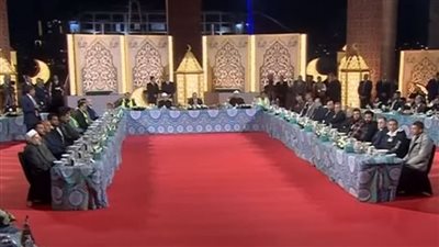 الرئيس السيسي يشارك عمالًا ومواطنين بالعاصمة الإدارية أول سحور بشهر رمضان المبارك