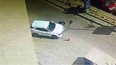 بينهم فتاة.. سيارة طائشة تدهس 4 طلاب بشارع النيل