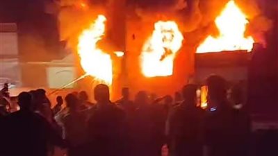 العيال كانوا بيلعبوا بسلك مواعين مولّع.. شاهد عيان يكشف تفاصيل حريق مخزن إسفنج بالمنوفية 