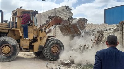 وقف تعديات على أراضي أملاك الدولة في حملة إزالة مكبرة بالإسكندرية