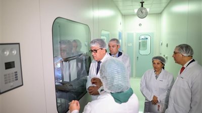 بطاقة 100 مليون جرعة.. الصحة تدشن أول خط إنتاج للقاحات الكبدي بي والخماسي