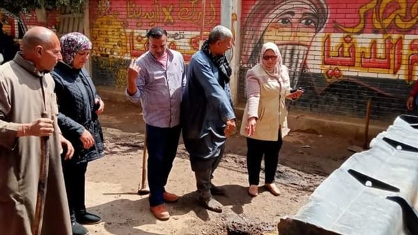 هبوط أرضى أمام مدرسة