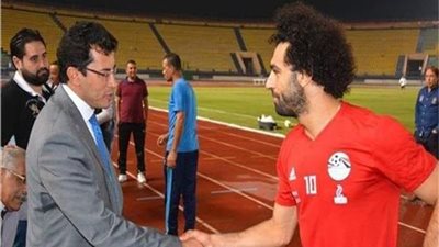 وزير الرياضة يكشف تفاصيل لقائه مع محمد صلاح بعد مباراة مالاوي | فيديو